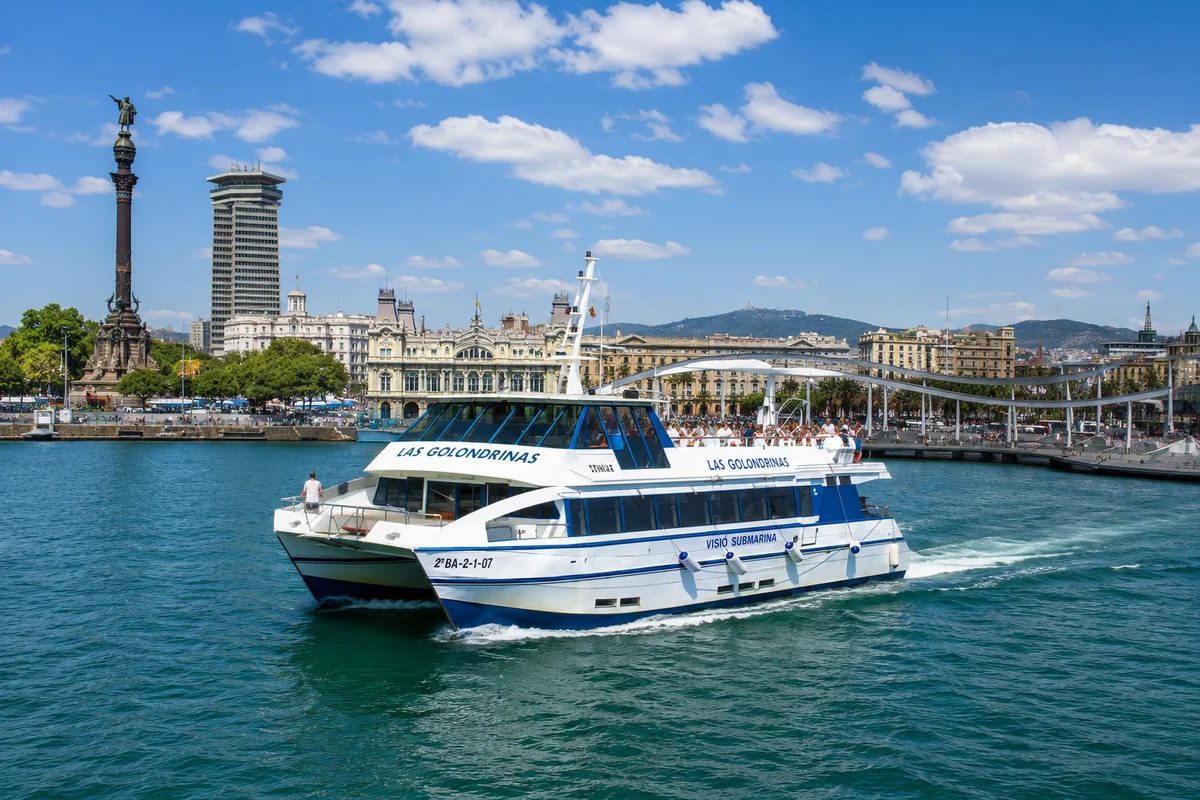 Barcelona: Boat Tour in Las Golondrinas (Shared Basis)