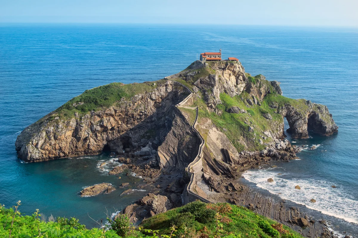 Bilbao: Gaztelugatxe, Bermeo, Mundaka, Gernika & Wine Tour (SIC Basis)