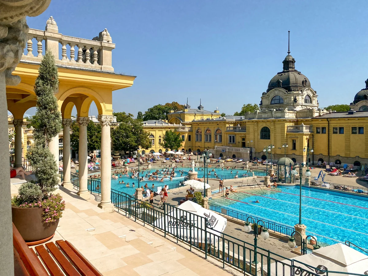 Budapest: Szechenyi Spa Fast Track Morning Ticket Weekday with Cabin
