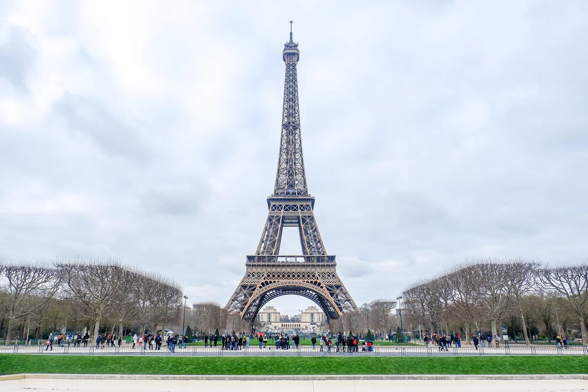 Paris: Eiffel Tower Second Level with Guide - Subject to availability (Shared Basis)