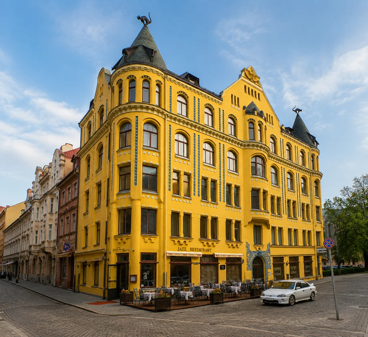 Riga: Guided Old Town Walking Tour (Shared Basis)