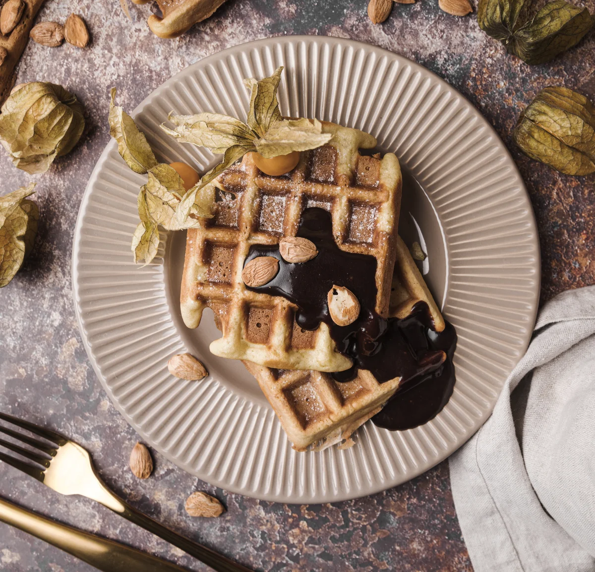 Brussels: Walking Tour Historical Tour with Chocolate & Waffle Tasting (Shared Basis)