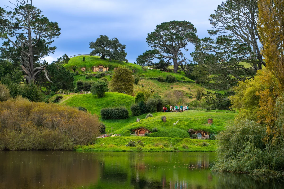 Auckland: Hobbiton Movie Set Day Tour with Festive Lunch (SIC Basis)