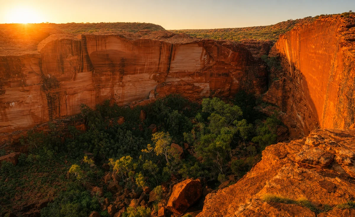 Ayers Rock: Kings Canyon Full-Day Exploration (SIC Basis)