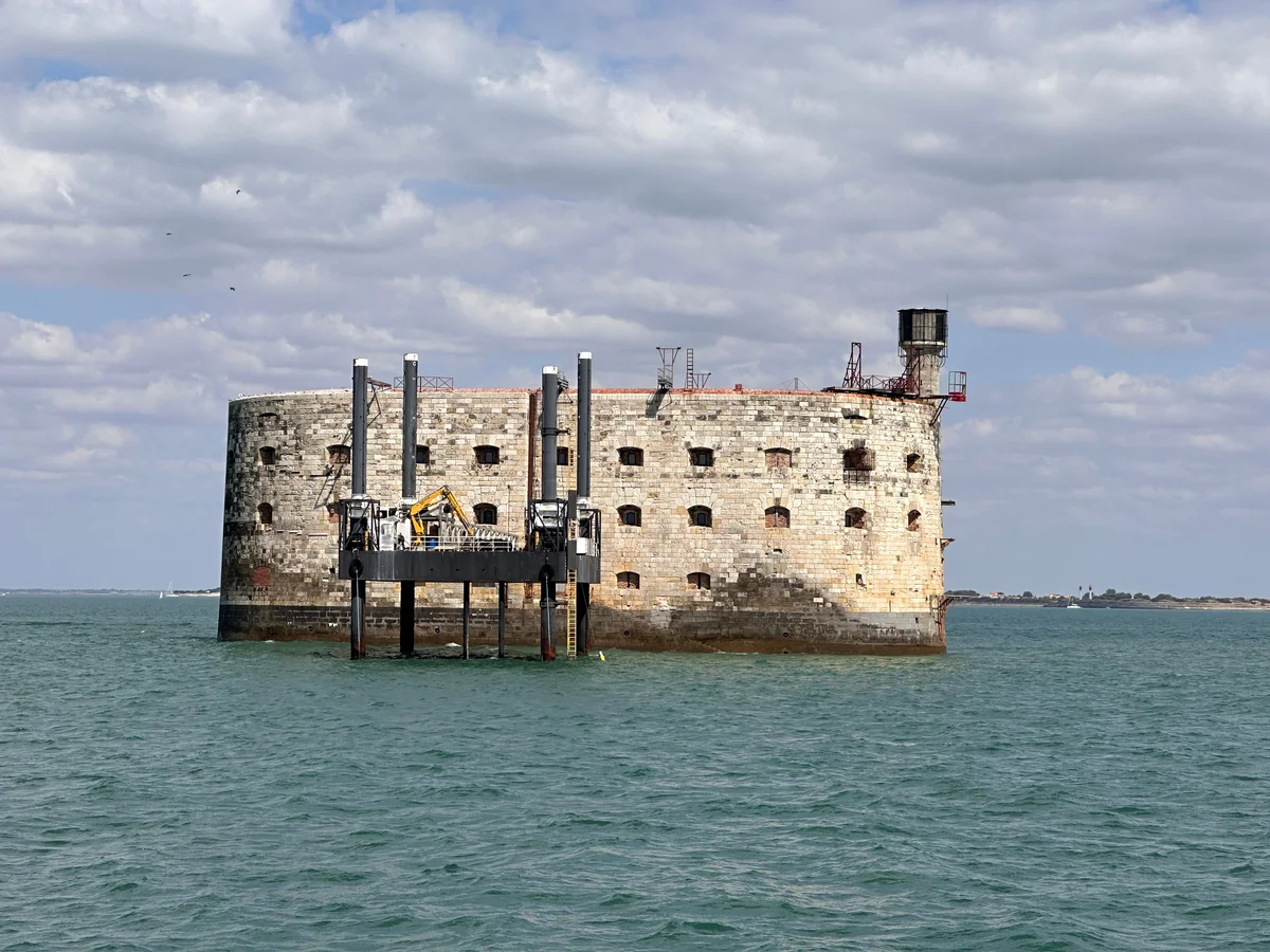 La Rochelle: Fort Boyard Guided Boat Trip (Shared Basis)