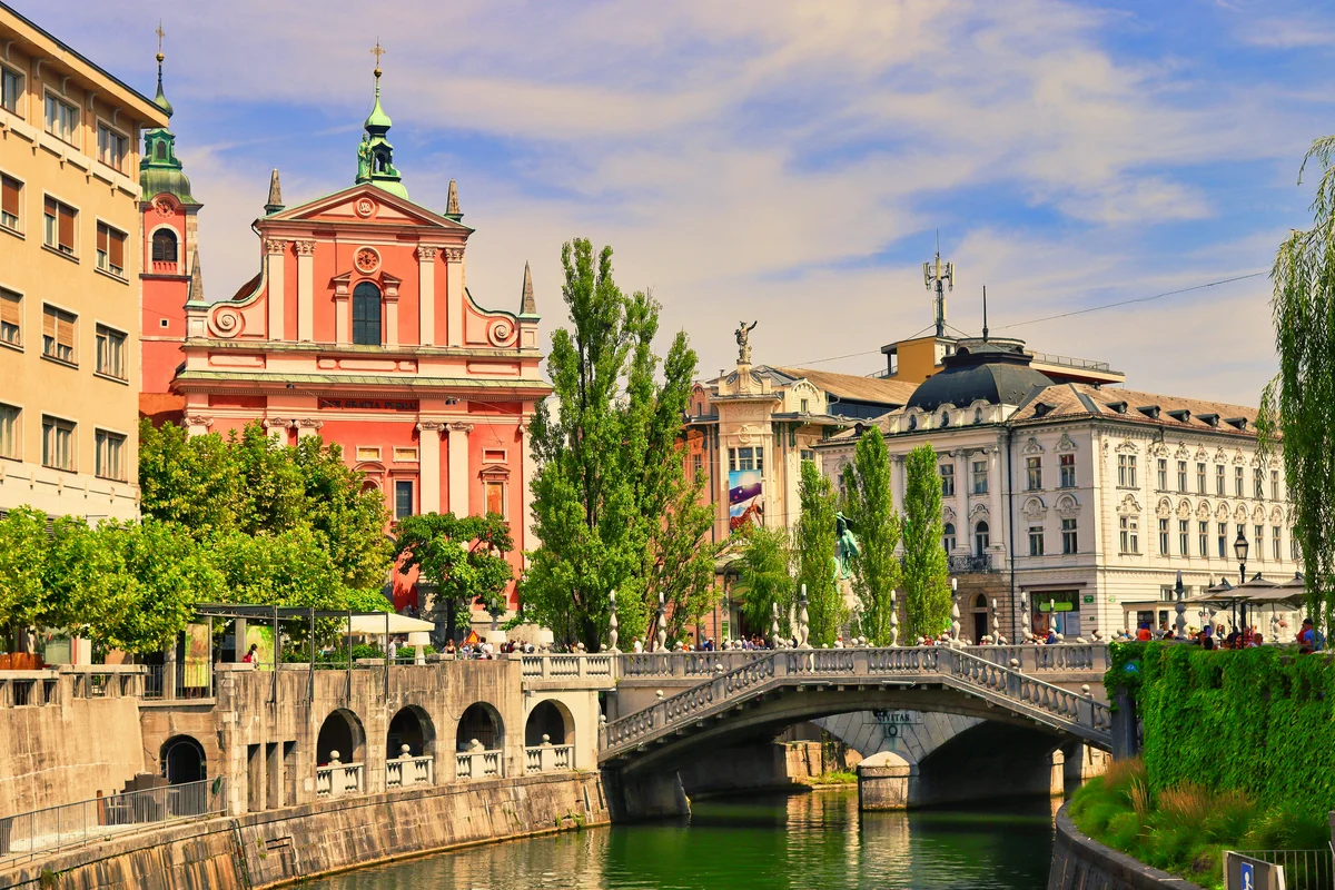 Ljubljana: 2h walking tour with local guide (Shared Basis)