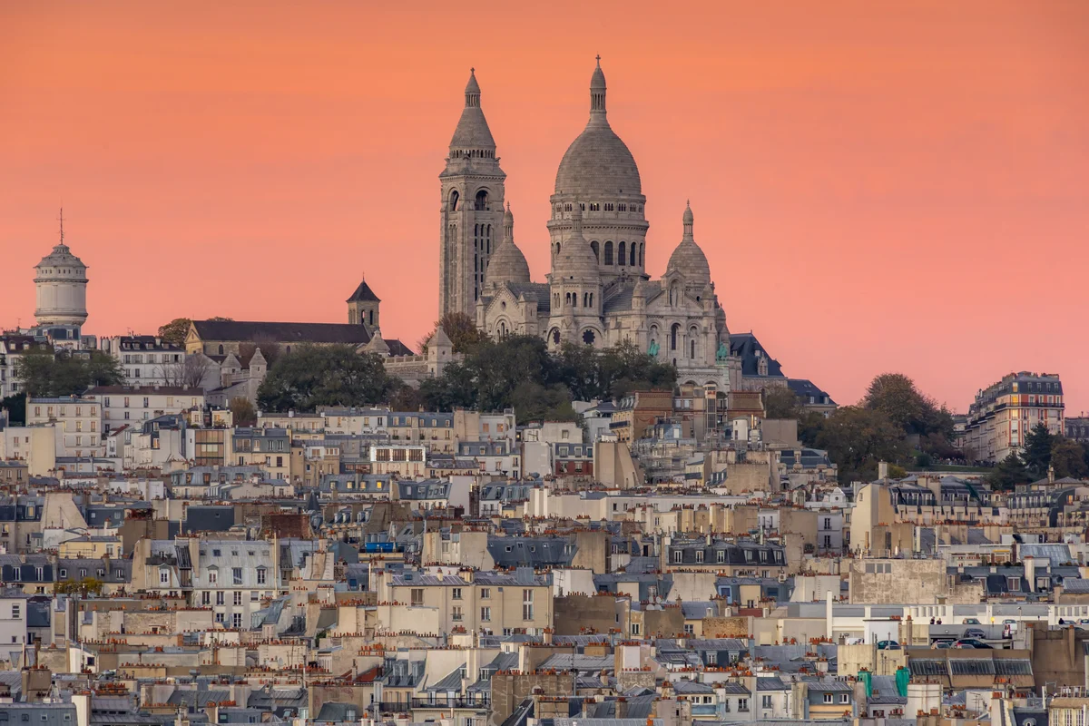 Paris: Montmartre Highlights Walking Tour with a Local Guide (Shared Basis)