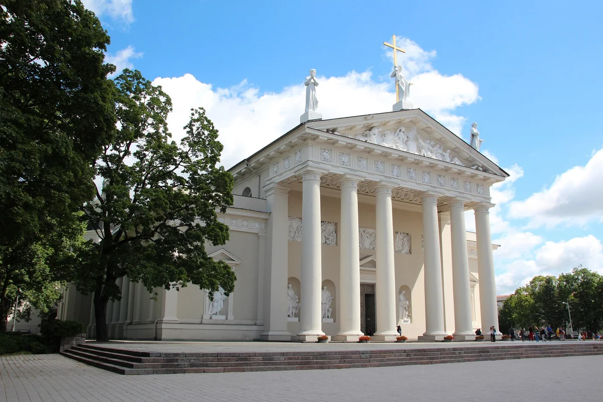 Vilnius Old Town walking tour with snacks - Subject to Availability (Shared Basis)