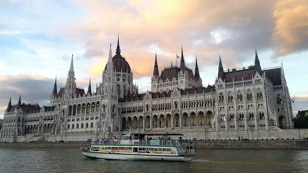 Budapest: Parliament Building Entry Ticket with Audio Guide