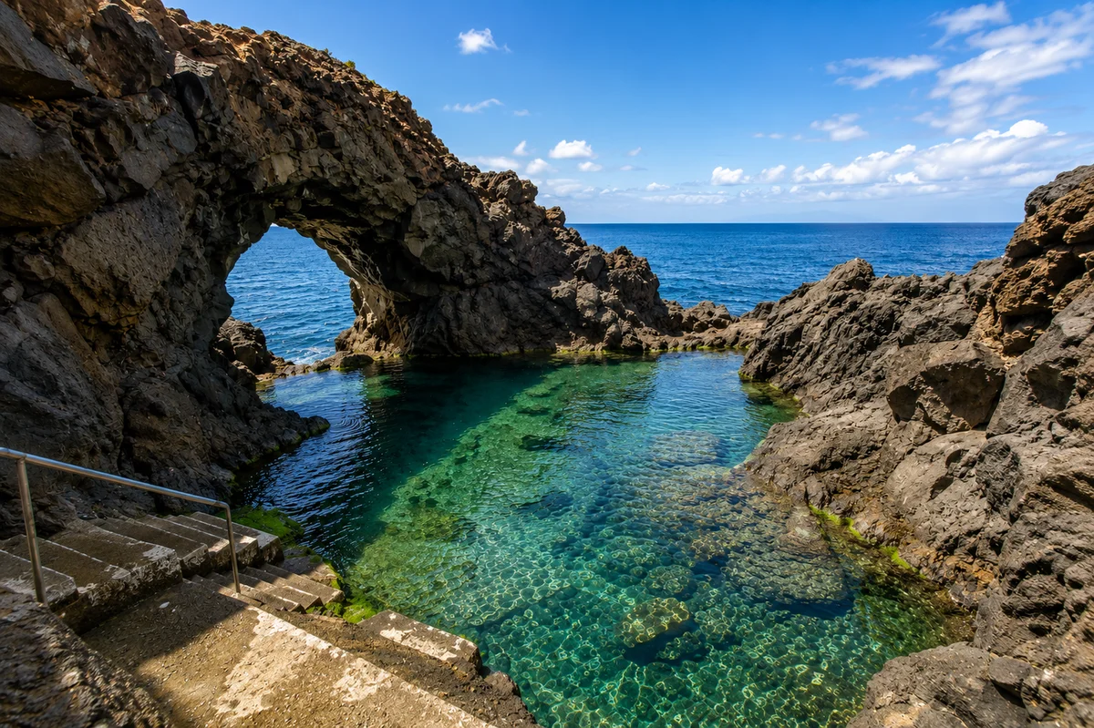 Madeira: Enchanted Terraces, Porto do Moniz and Fanal 4WD Tour (SIC Basis)