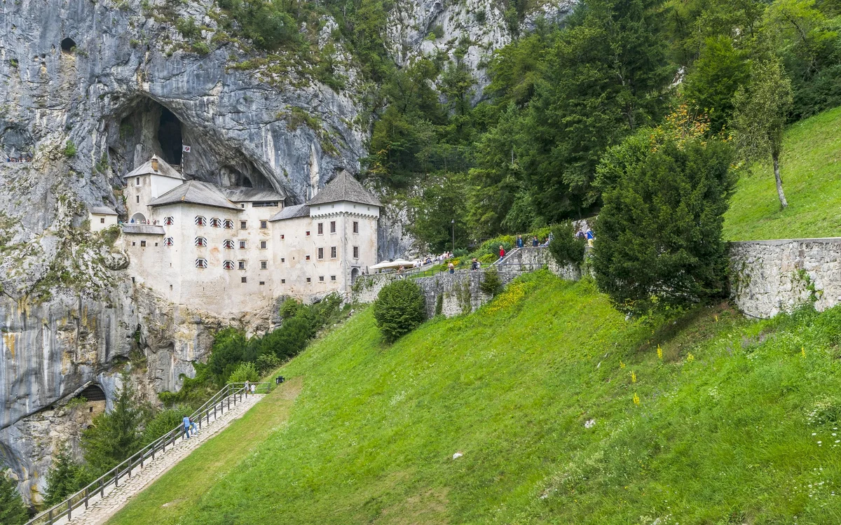 Ljubljana: Postojna Cave, Predjama Castle, & Piran Tour (SIC Basis)