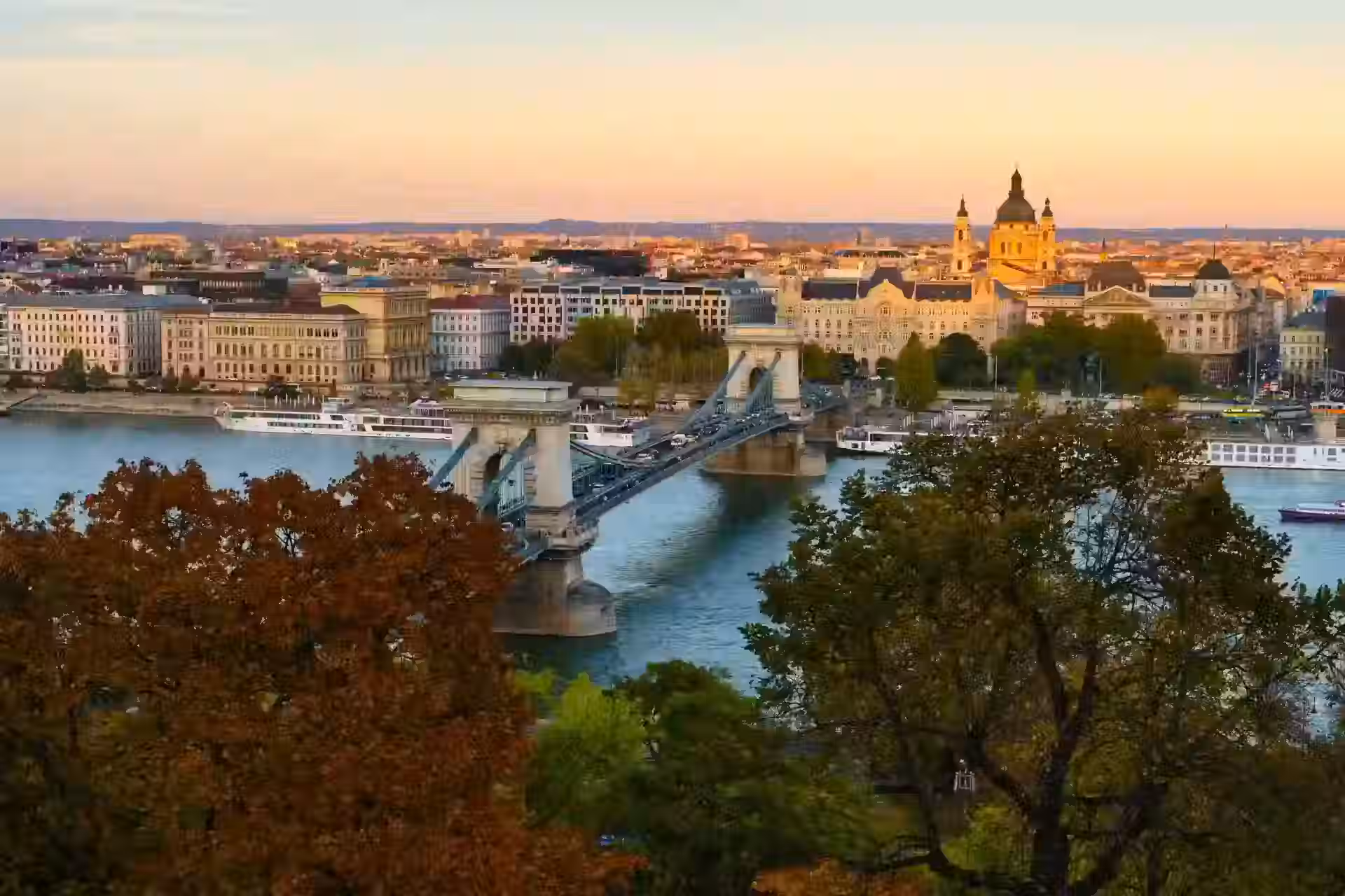 CENTRAL EUROPE HIGHLIGHTS: VIENNA • BUDAPEST • PRAGUE 2